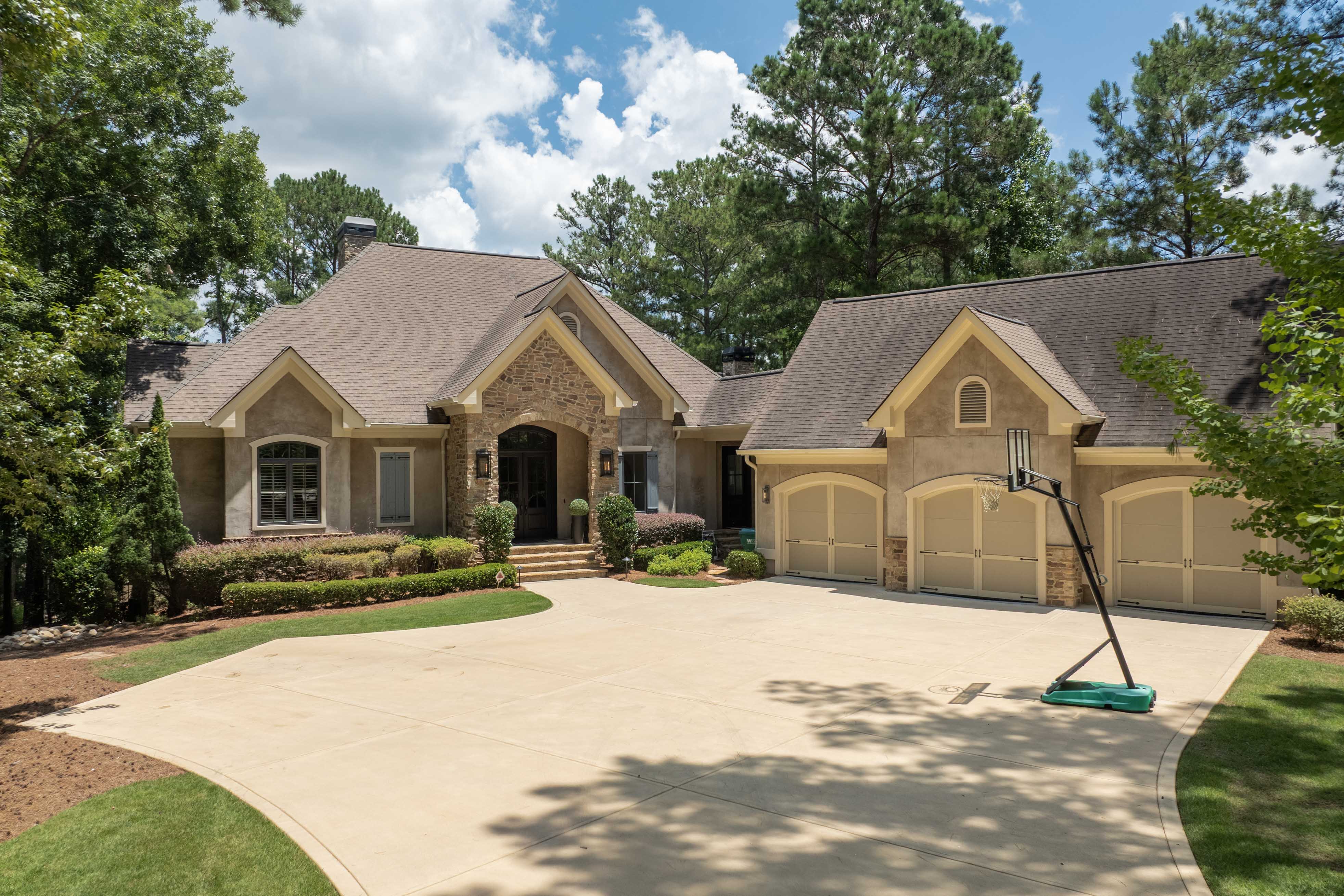1060 Montgomery Drive image 1